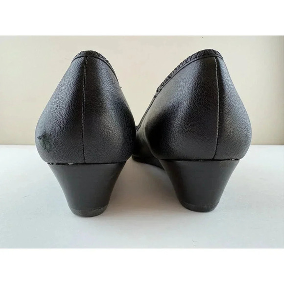 Trotters Lilly Cap Toe Pumps Black Leather Wedge Heels Size 10.5 M Bow Detail - Picture 6 of 12